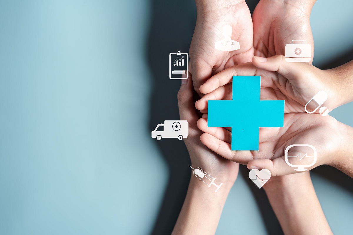 Mains et symboles représentant le domaine médical Destruction de données médicales : les bonnes pratiques